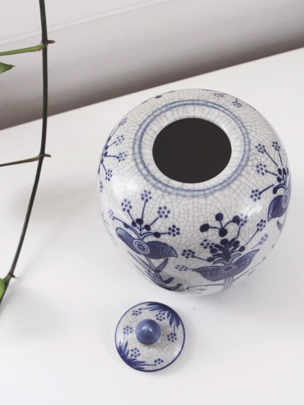 Vintage Ginger Jar, Temple Jar Chinese Chinoiserie Floral Blue White Porcelain - Picture 3 of 6